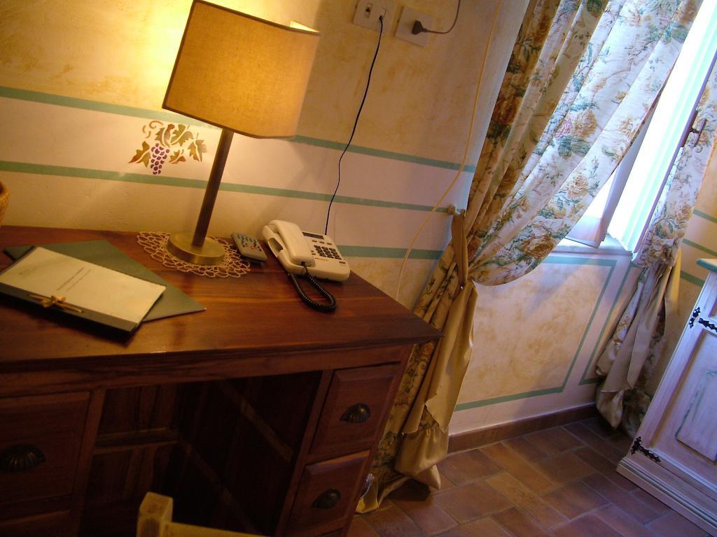 La Meridiana Sambuco  Room photo